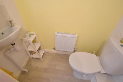 2 Cromwell Close, Grimsby, DN31 2FG