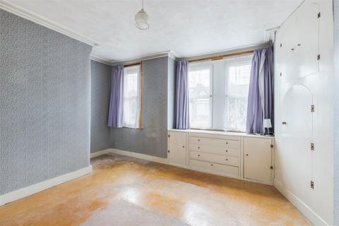 37 Aston Road, London, SW20 8BG