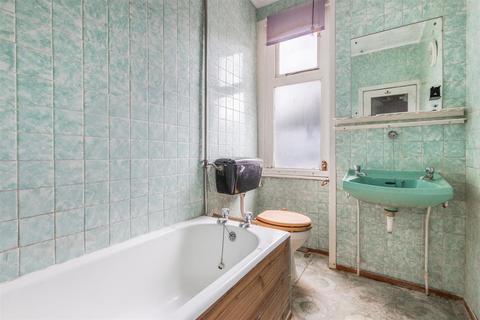 37 Aston Road, London, SW20 8BG