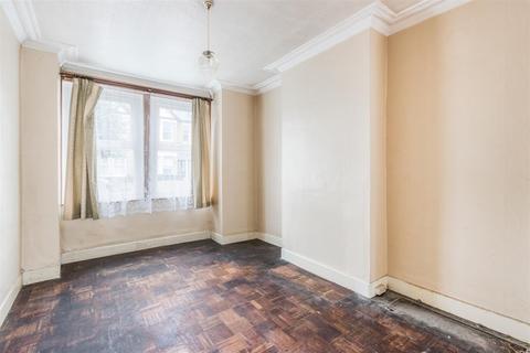 37 Aston Road, London, SW20 8BG