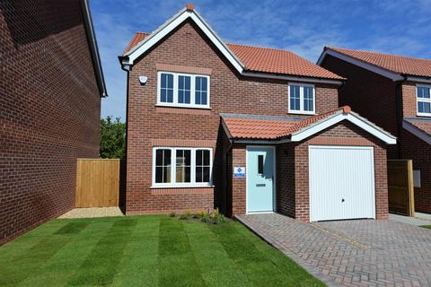 4 bedroom detached house for sale, Bowfell Gardens, Scartho DN33