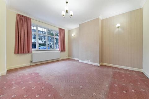 6 The Quadrant, London, SW20 8SP