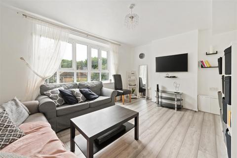 2 bedroom flat for sale, Ravensbury Court, Mitcham CR4