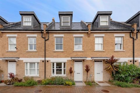 5 Barton Mews, London, SW19 8LQ