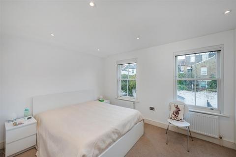 5 Barton Mews, London, SW19 8LQ
