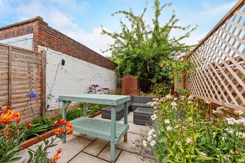 91 Trinity Road, London, SW19 8QZ
