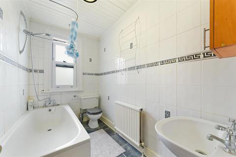 91 Trinity Road, London, SW19 8QZ