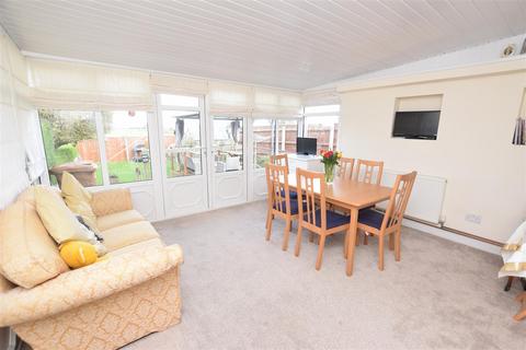 151 Fairway, Waltham, Grimsby, DN37 0NE