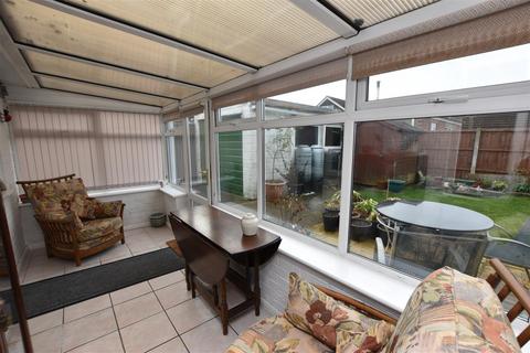 2 bedroom bungalow for sale, Kiddier Avenue, Scartho DN33