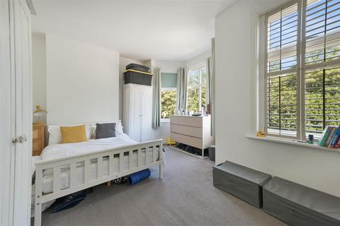55 Approach Road, London, SW20 8BA