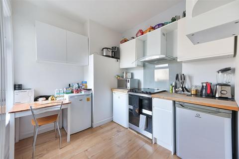 55 Approach Road, London, SW20 8BA