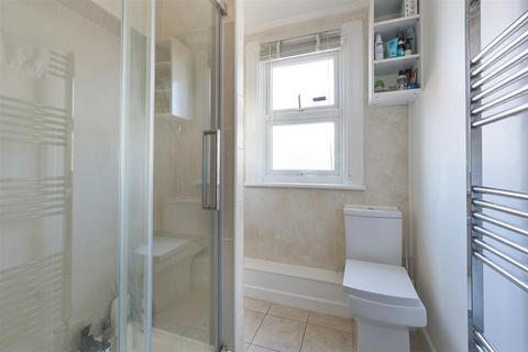 55 Approach Road, London, SW20 8BA