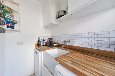 55 Approach Road, London, SW20 8BA
