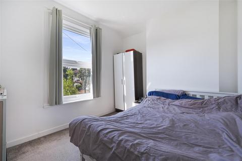 55 Approach Road, London, SW20 8BA