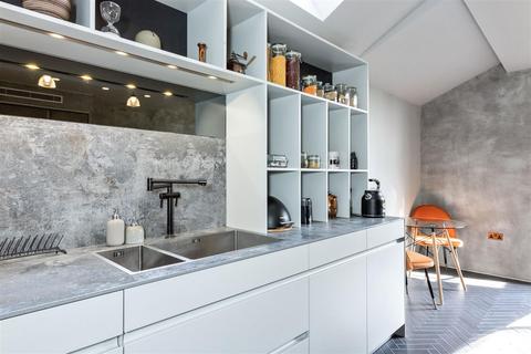 35 Quicks Road, London, SW19 1EY