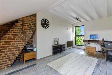 35 Quicks Road, London, SW19 1EY