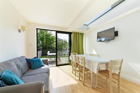 20 Caxton Road, London, SW19 8SJ