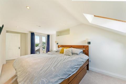 20 Caxton Road, London, SW19 8SJ