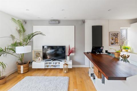 71 Quicks Road, London, SW19 1EX