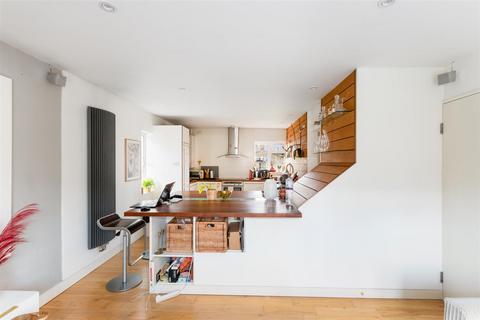 71 Quicks Road, London, SW19 1EX