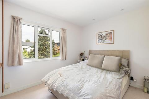 71 Quicks Road, London, SW19 1EX