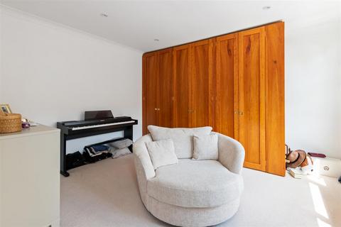 71 Quicks Road, London, SW19 1EX
