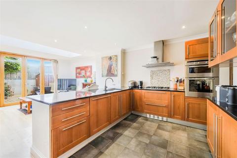 17 Tennyson Road, London, SW19 8SH