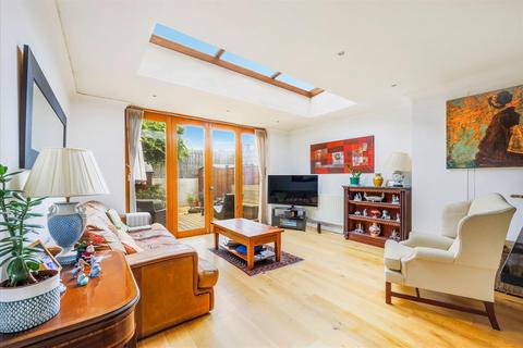 17 Tennyson Road, London, SW19 8SH