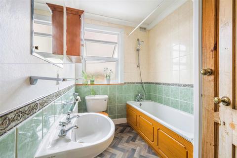 17 Tennyson Road, London, SW19 8SH