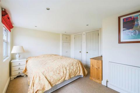 17 Tennyson Road, London, SW19 8SH
