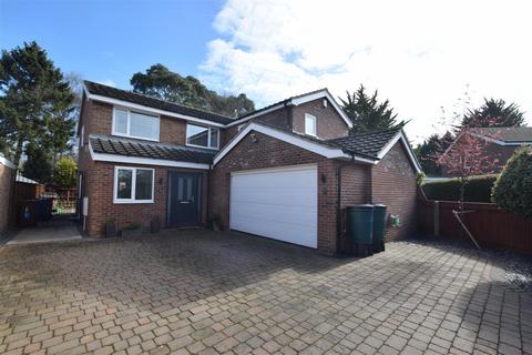 4 bedroom detached house for sale, Northumberland Close, Grimsby DN34