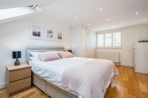7 Clifton Park Avenue, London, SW20 8BB