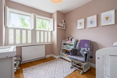 7 Clifton Park Avenue, London, SW20 8BB