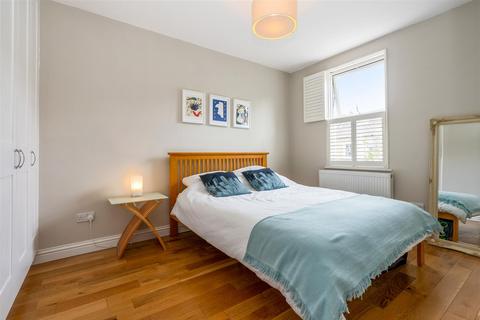 7 Clifton Park Avenue, London, SW20 8BB