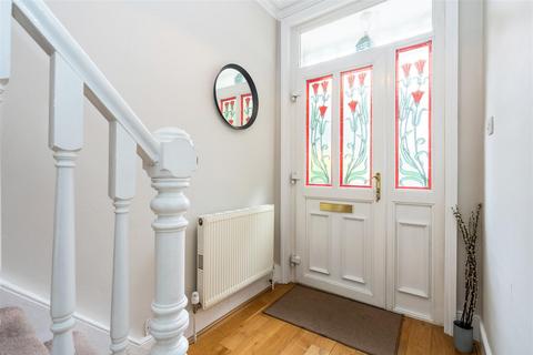7 Clifton Park Avenue, London, SW20 8BB