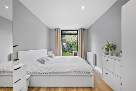 11 Grand Drive, Raynes Park, London, SW20 0JB