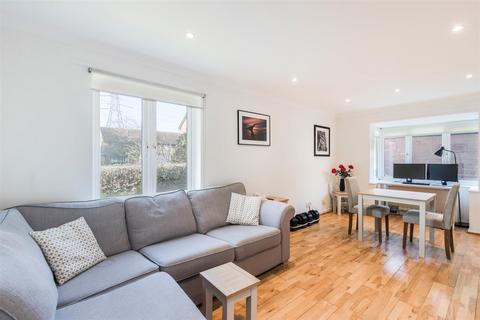 2 Kipling Drive, London, SW19 1TW