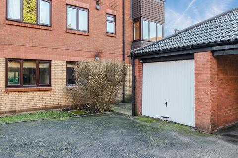 2 Kipling Drive, London, SW19 1TW