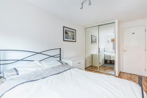 2 Kipling Drive, London, SW19 1TW