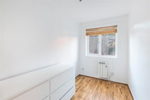 2 Kipling Drive, London, SW19 1TW