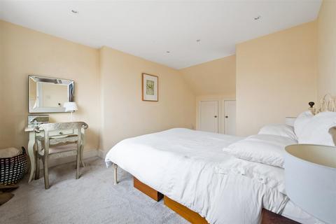 19 Kingsley Road, London, SW19 8HF