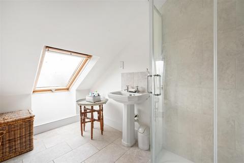 19 Kingsley Road, London, SW19 8HF