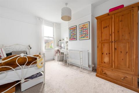 19 Kingsley Road, London, SW19 8HF