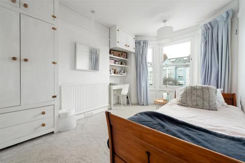 19 Kingsley Road, London, SW19 8HF