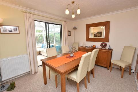 1 Alderley Edge, Waltham, Grimsby, DN37 0UR