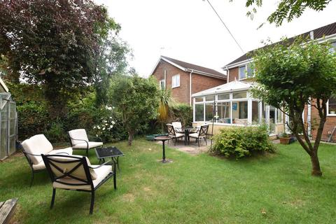 1 Alderley Edge, Waltham, Grimsby, DN37 0UR