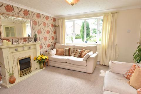 1 Alderley Edge, Waltham, Grimsby, DN37 0UR