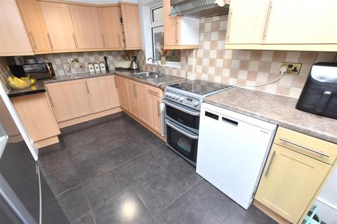 4 Holyoake Road, Grimsby, DN32 8JH