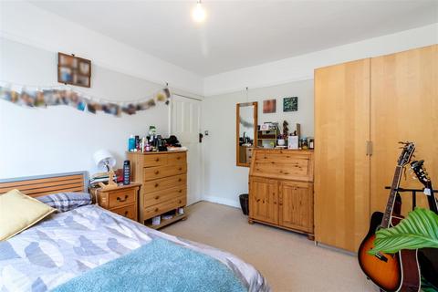 50 Firstway, London, SW20 0JD