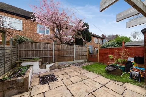 12 Barnscroft, London, SW20 9LL